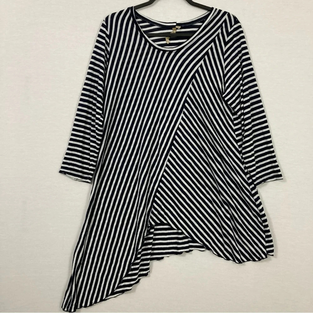 Comfy USA Blue White Striped Round Neck Soft Stretch Asymmetric Hem Tunic Small
